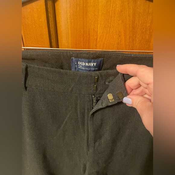 Old Navy Mid Rise Ankle Pixie Dress Pants - Picture 2 of 3